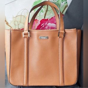 Kate Spade
Cedar Street Tote
Camel Brown Saffino Leather